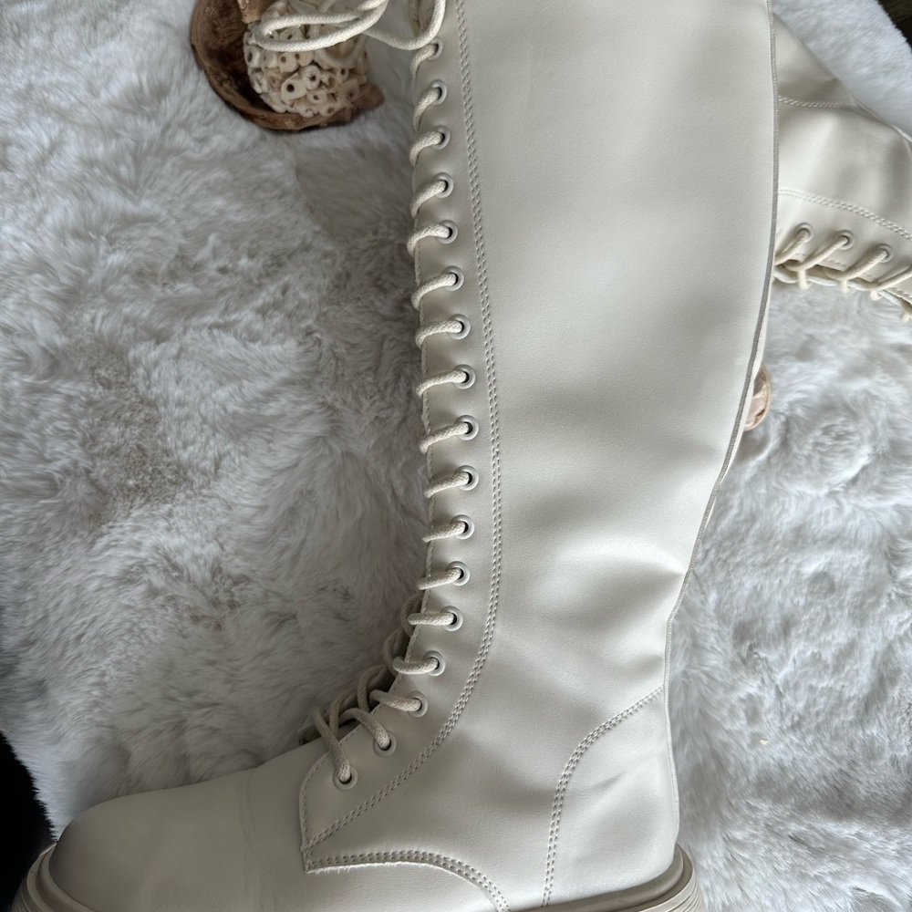 Shein boots size 5, 5.5 slipped cream used - Picture 11 of 12